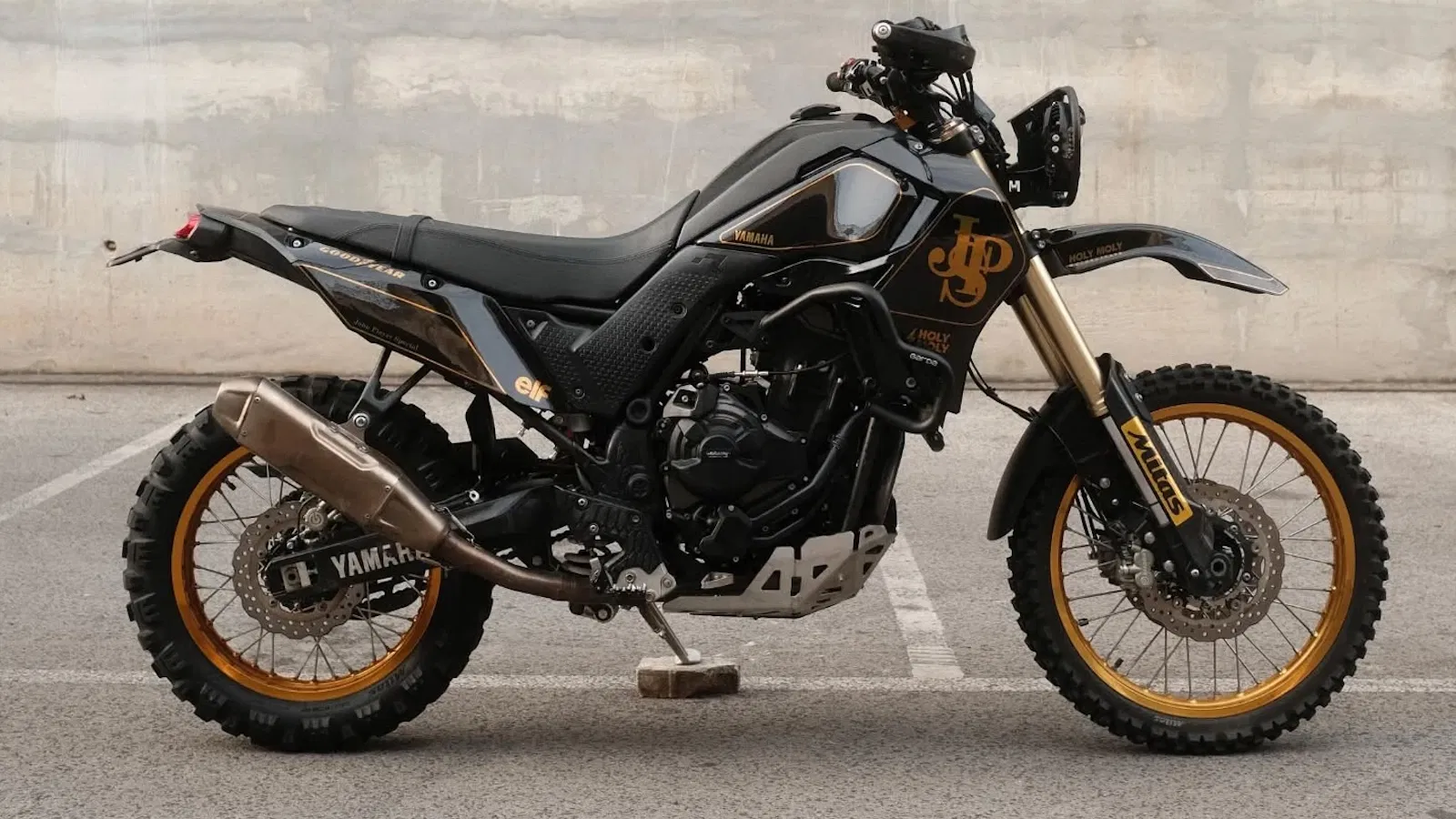 Holy Moly devient rétro avec des kits Yamaha Tenere 700 sur le thème du tabac
