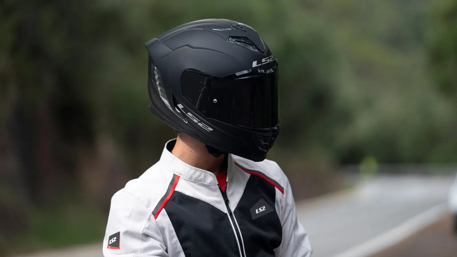 LS2 lance une mise à jour du casque de moto Storm III