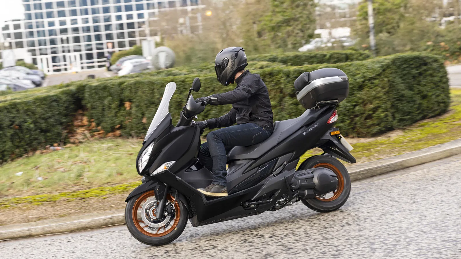 Suzuki propose un pack de banlieue gratuit d'une valeur de 976 £ à l'achat d'un Burgman 400