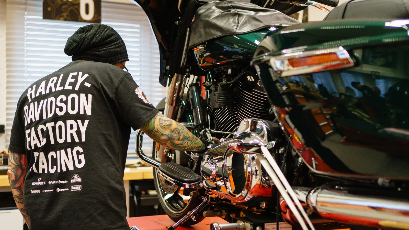 Un Britannique remporte le prix Harley-Davidson du « Technicien international de l'année » 2025