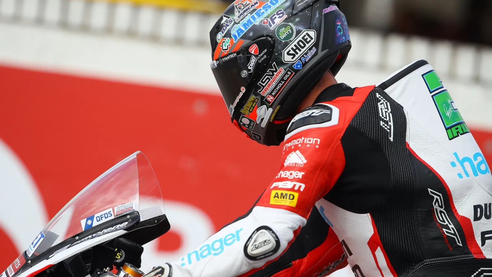 Glenn Irwin, vainqueur du BSB, sort déjà de sa retraite en course sur route