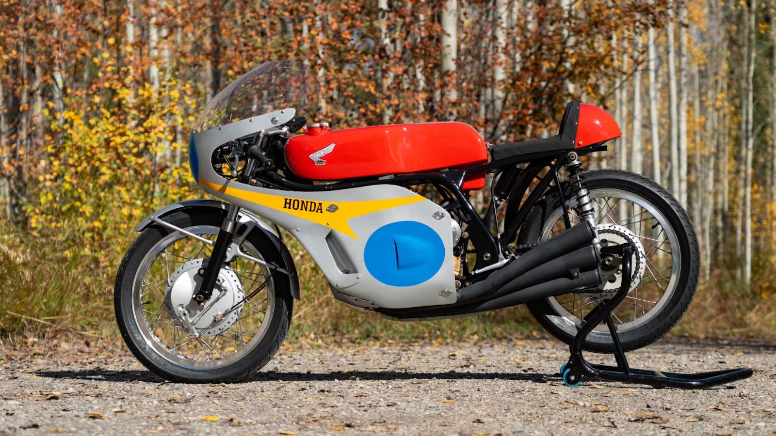 La réplique de George Beale Honda RC174 est mise aux enchères