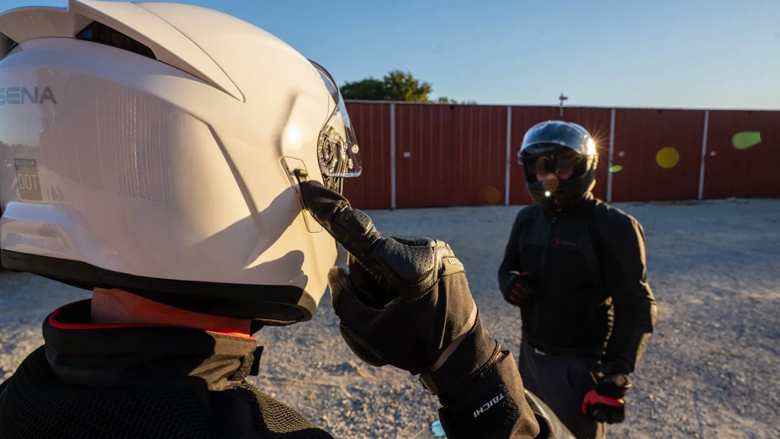 Le casque de moto antibruit Sena Phantom ANC présente les spécifications et les détails