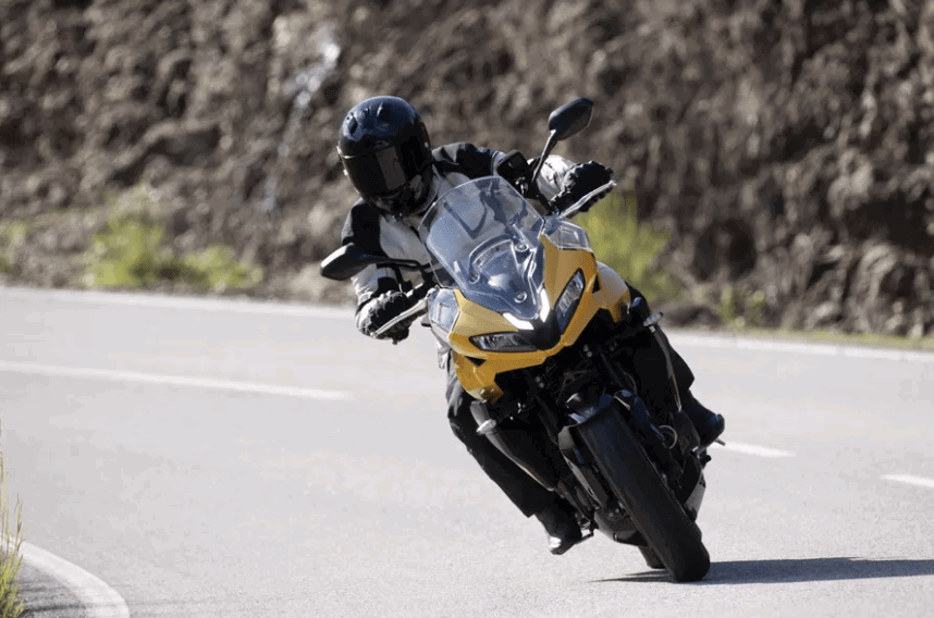 Triumph Tiger Sport 800 en virage