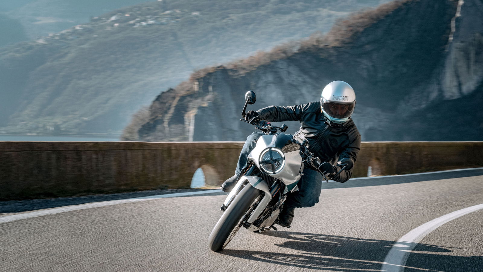 Ducati dévoile une Formule 73 en série limitée comme hommage moderne à la 750 Super Sport Desmo