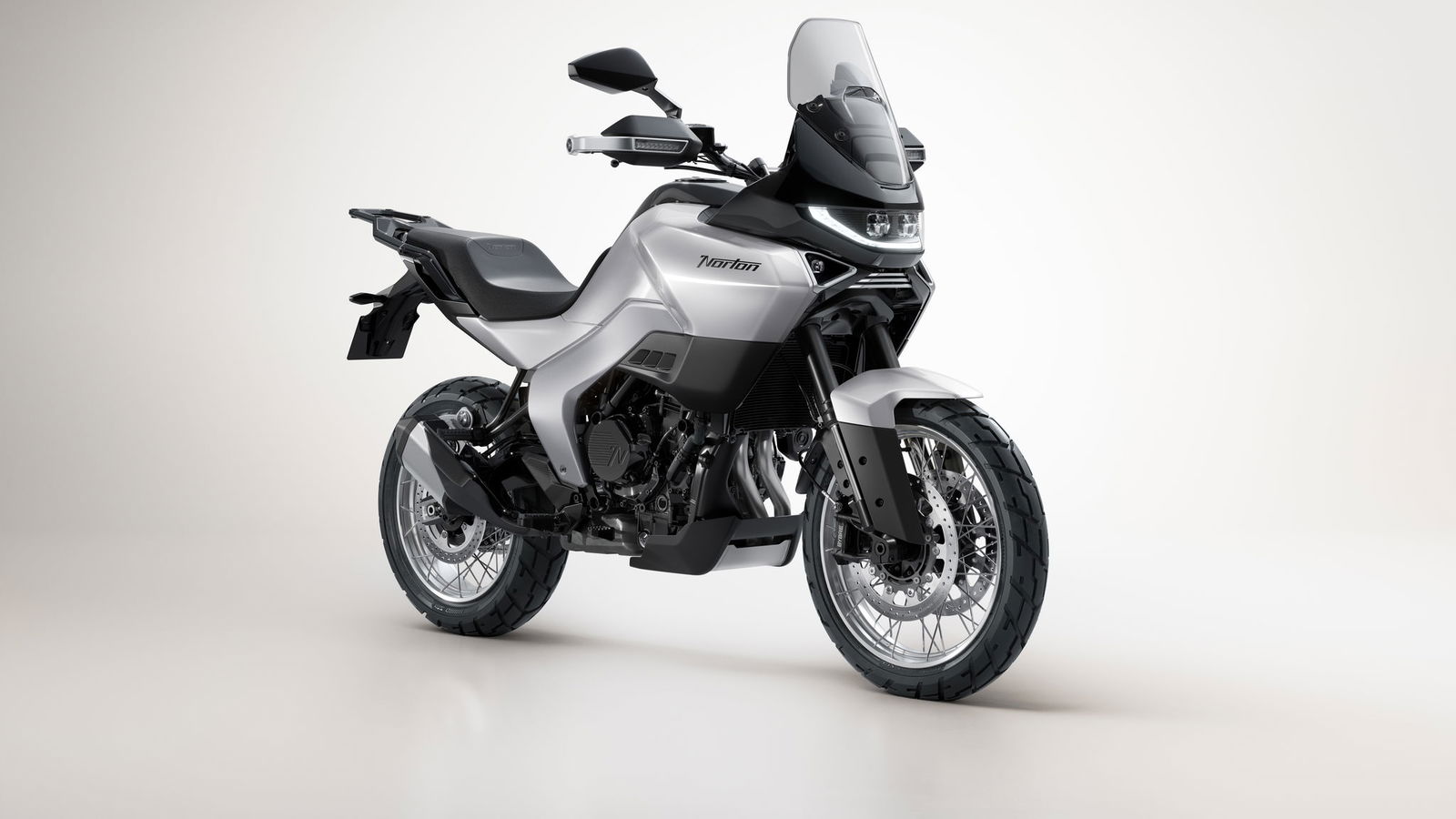 La moto d'aventure Norton Atlas GT a été espionnée avant son lancement en 2026