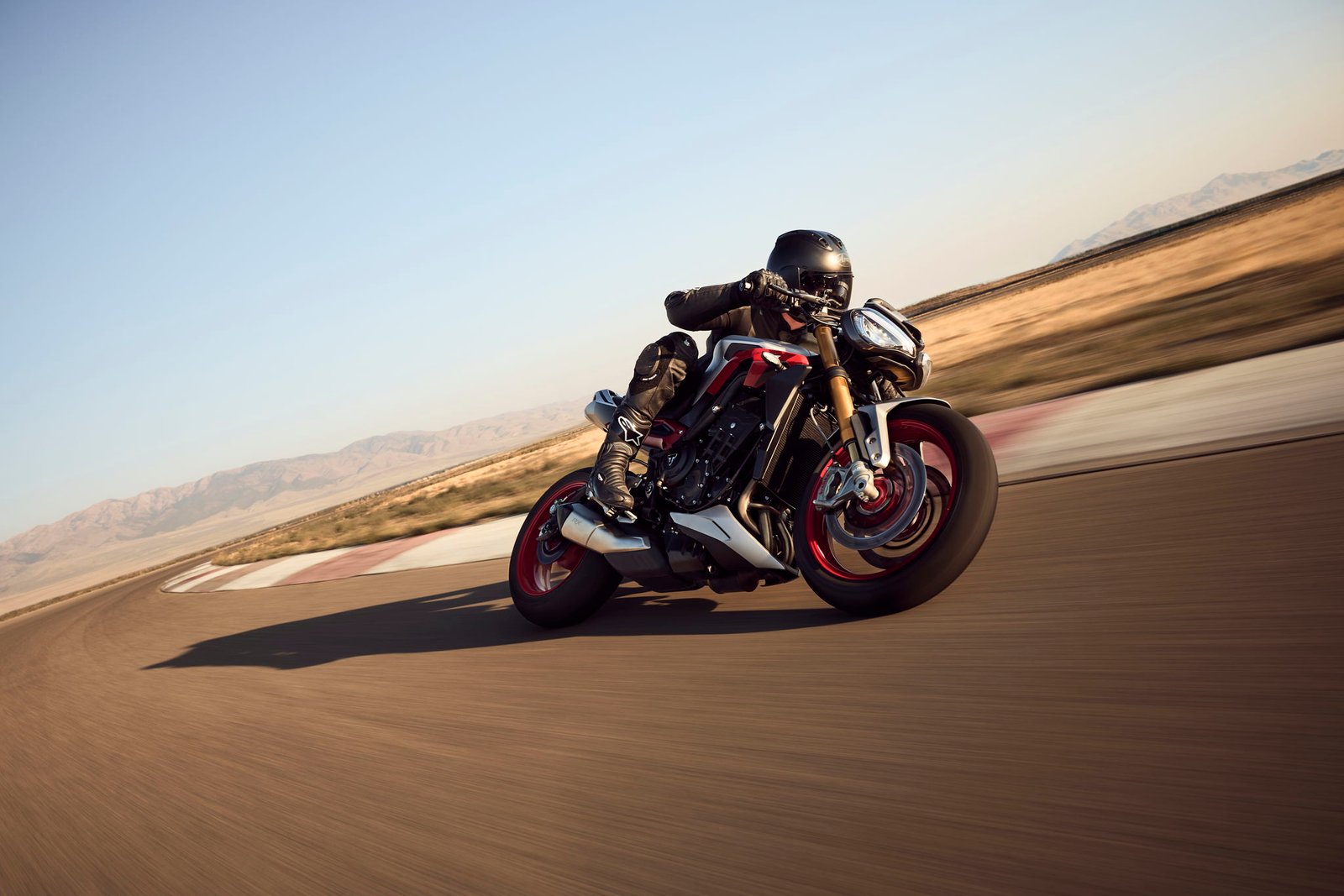 Nouvelle Triumph Street Triple 765 RX sur piste