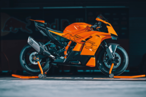 KTM 990 RC R et 990 Duke R inclus dans le nouveau Orange Test Ride Takeover