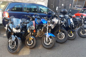 Le conseil municipal de Londres recule après des années d'opposition aux projets de stationnement des motos