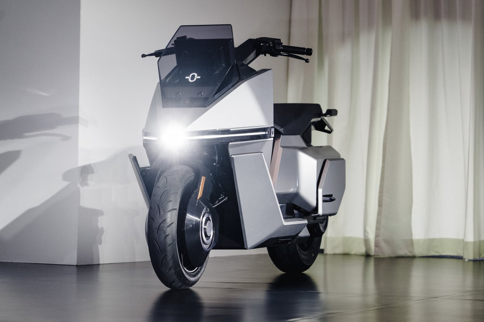 La trottinette auto-équilibrée Omoway OMO-X