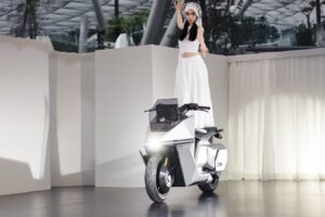 Le scooter auto-équilibré Omoway OMO-X entre en production