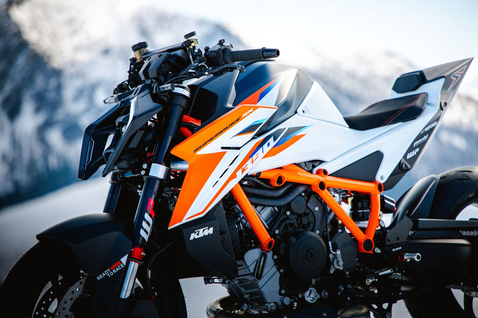 La 1390 Super Duke RR avec une livrée multicolore