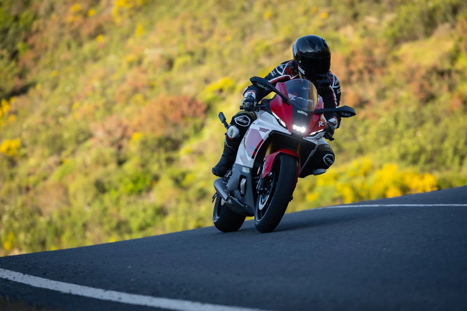 La Yamaha R7 2026 - conduite