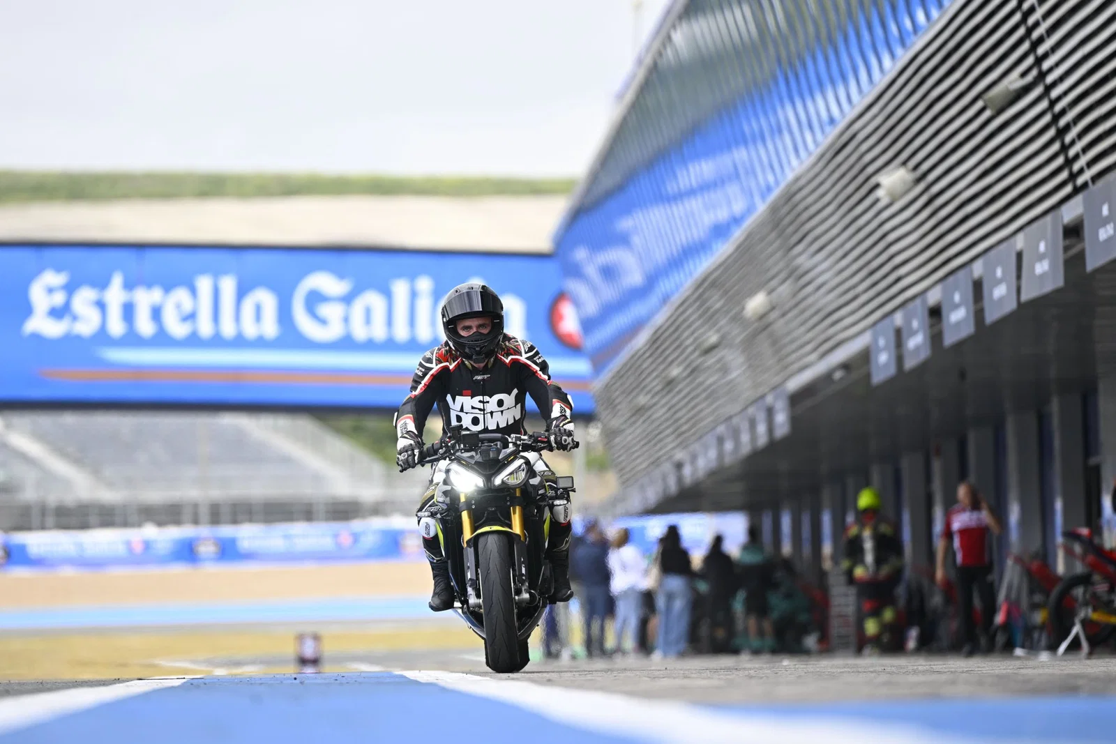 La Triumph Street Triple 765 Moto2 Edition - conduite