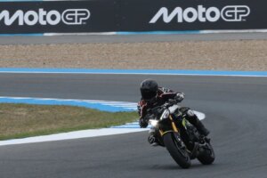 Test de la Triumph Street Triple 765 Moto2 Edition : essai exclusif à Jerez MotoGP