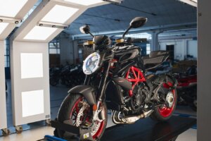 La MV Agusta Brutale 800 2026 reçoit une nouvelle livrée haut de gamme