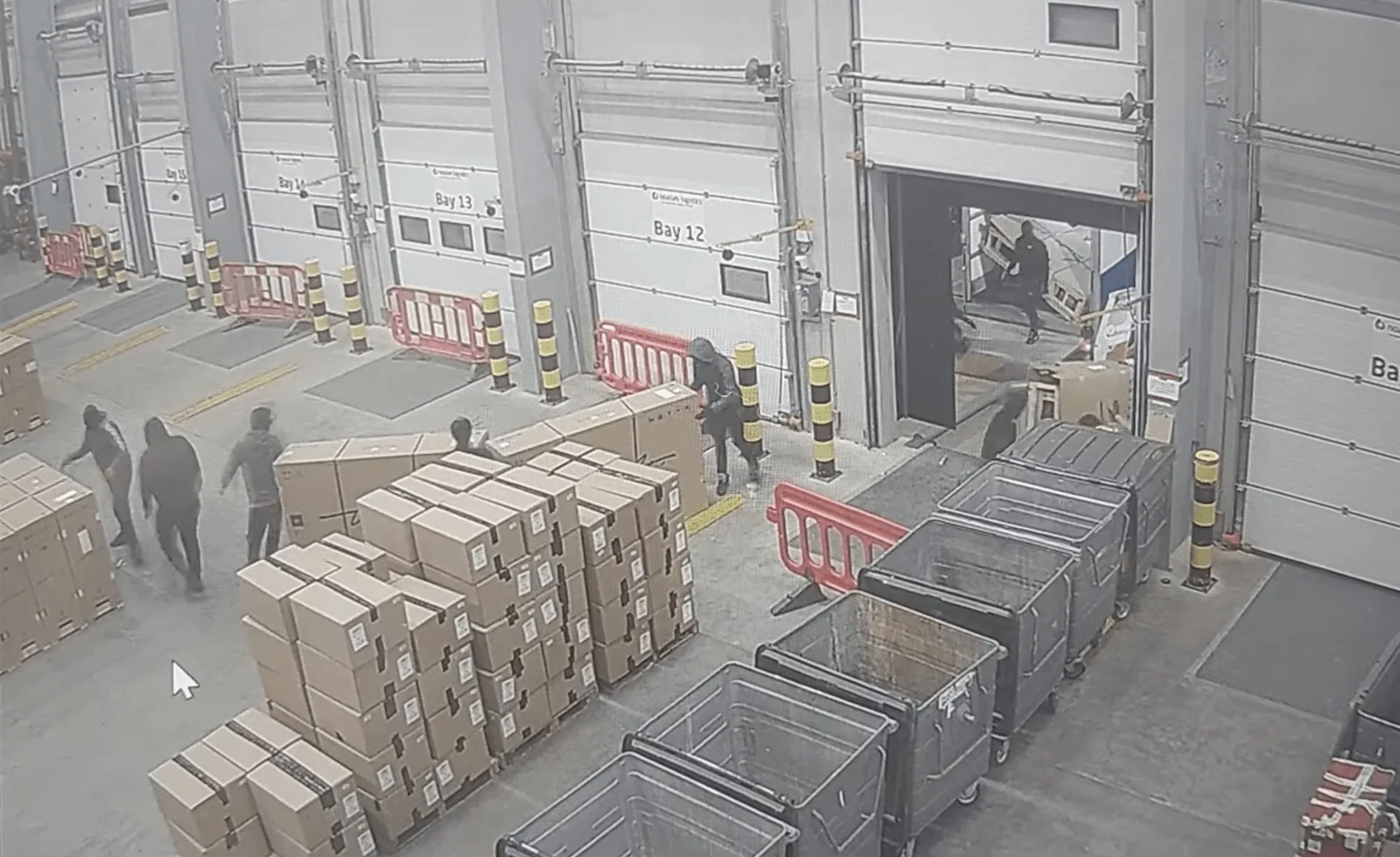 Un gang masqué qui a volé des vélos d'une valeur de 140 000 £