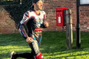 L'ancien pilote de MotoGP Sylvain Guintoli établit un record non officiel du marathon de Londres