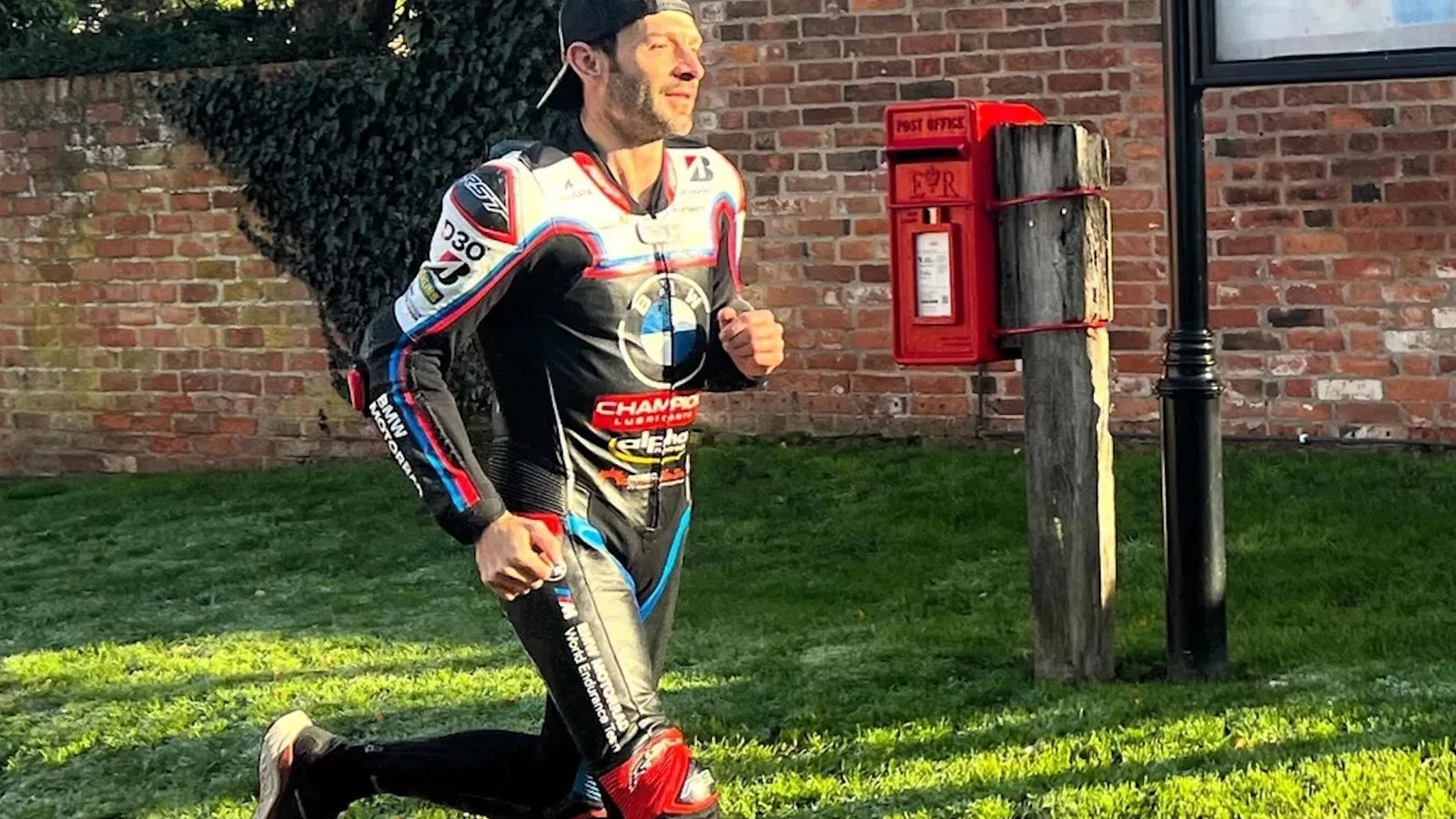 Sylvain Guintoli running for Luca in race leathers