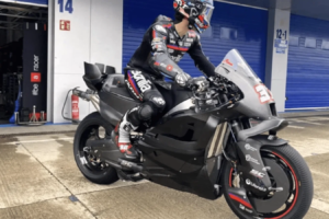 Le prototype MotoGP 2027 d'Aprilia fait ses débuts sur piste à Jerez