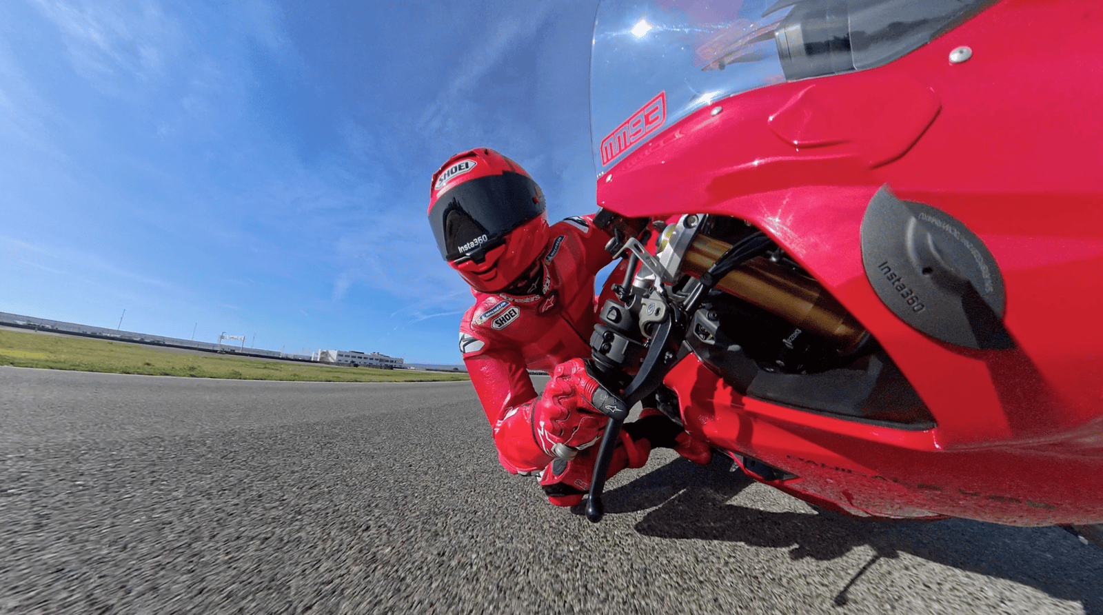 Marc Marquez sur son vélo d'entraînement Panigale V2 S