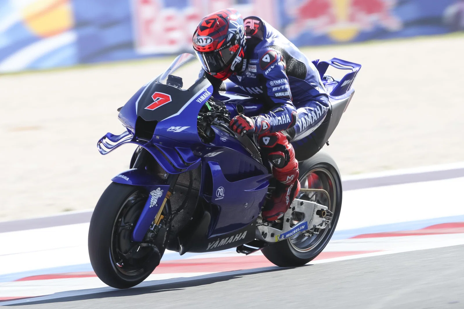 Augusto Fernández au volant du nouveau Yamaha V4. Crédit – Or et Oie.