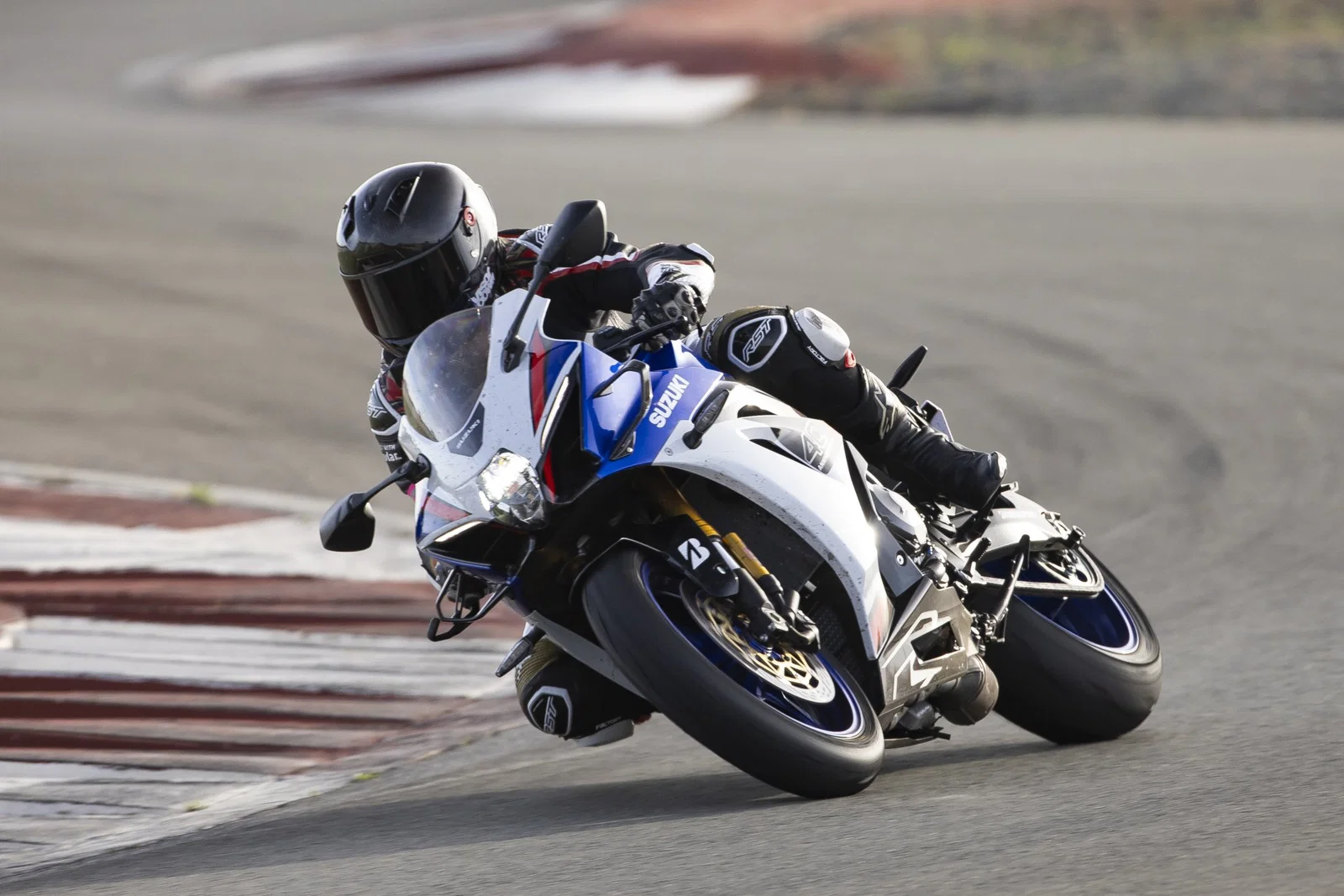 La Suzuki GSX-R1000R 2026 - conduite