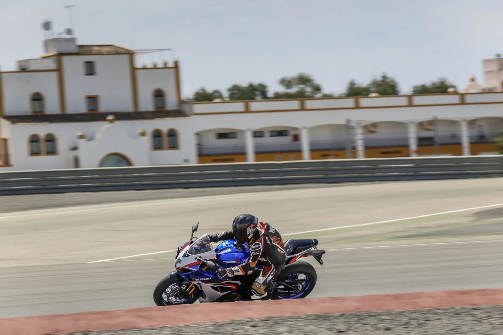 La Suzuki GSX-R1000R 2026 - conduite