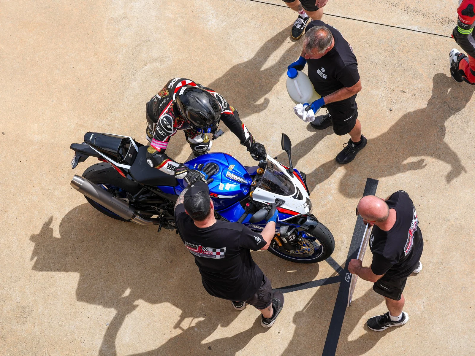 La Suzuki GSX-R1000R 2026 - arrêt au stand