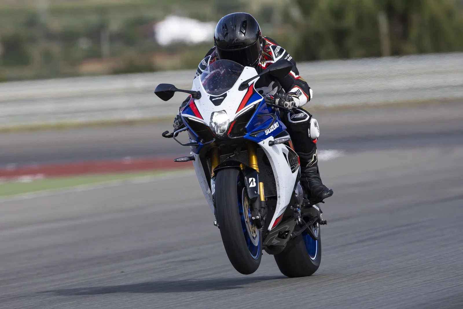 La Suzuki GSX-R1000R 2026 - conduite