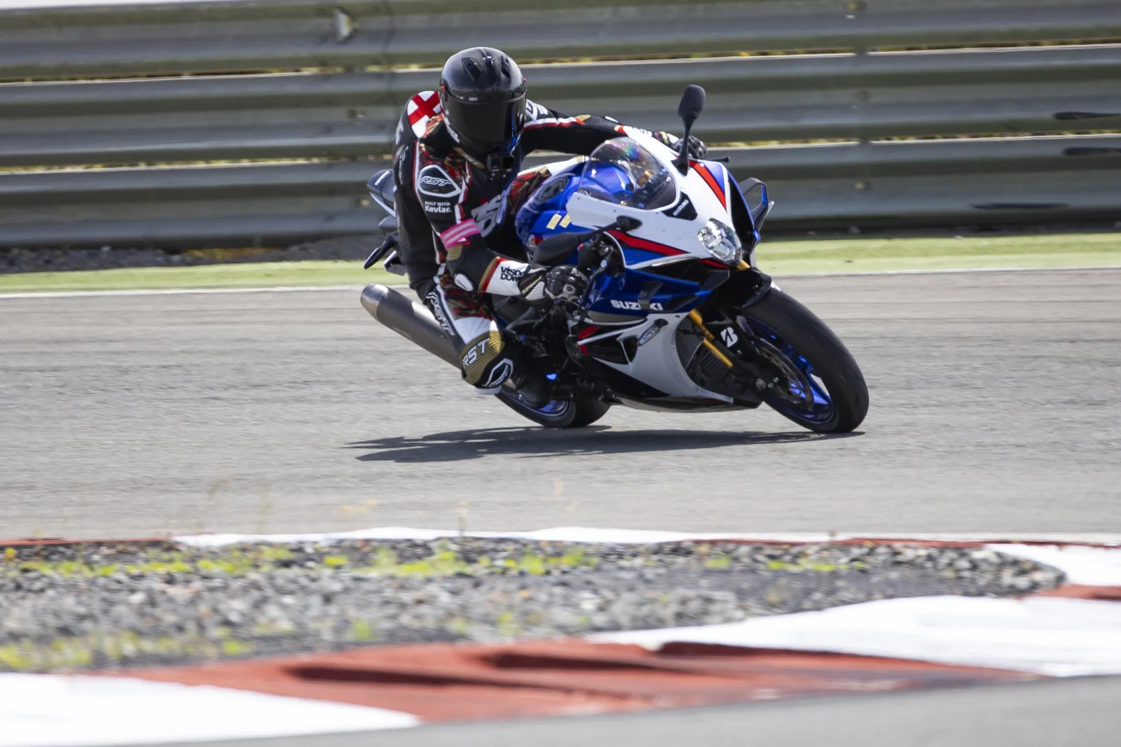 La Suzuki GSX-R1000R 2026 - conduite