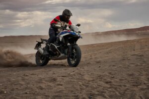 BMW est en tête des ventes de « grosses motos » au Royaume-Uni en avril alors que les segments aventure et nus sont en plein essor