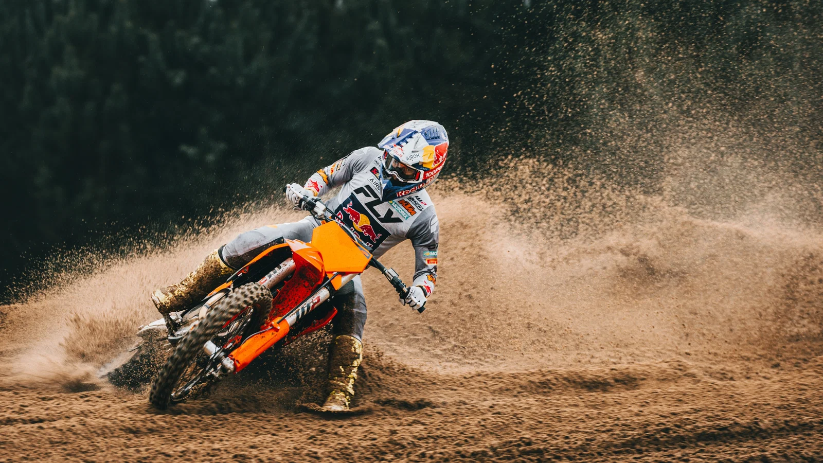 Vélo de motocross KTM SX à la dérive.