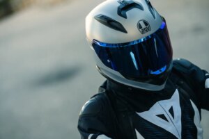 AGV élargit l'une de ses gammes de casques les plus emblématiques avec le nouveau casque K7