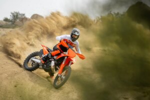 La nouvelle gamme KTM XC débarque avec des graphismes mis à jour et de nombreux attraits pour les courses d'usine