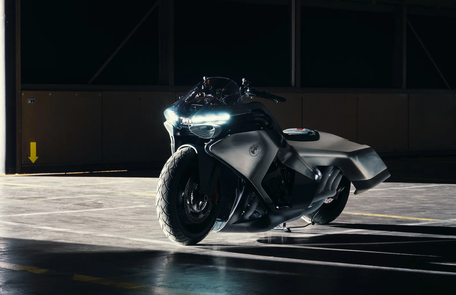 La BMW Vision K18 - trois quarts avant