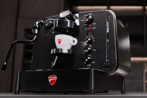 Ducati célèbre son centenaire avec une idée cadeau sur le thème du café