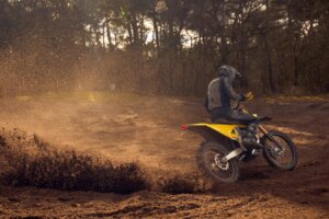 Le vélo d'enduro électrique Radian EXR arrive pour rivaliser avec Stark Varg EX