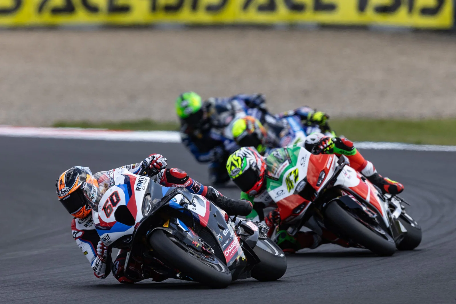 Course WorldSBK lors de la manche tchèque 2026. Crédit : Or et Oie.