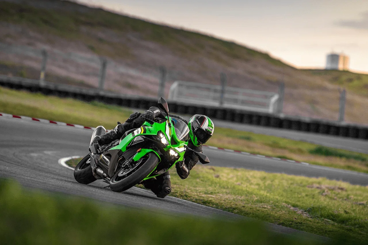 Une Kawasaki Ninja ZX-6R conduite sur piste