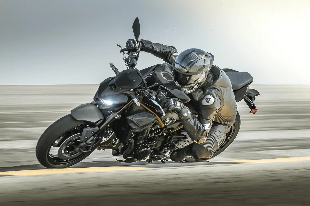 Une Kawasaki Z900 en piste