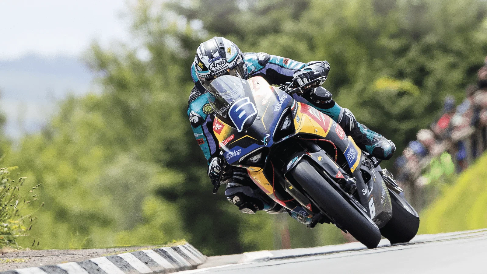 Michael Dunlop à cheval au TT de l'île de Man. Crédit : Île de Man TT.