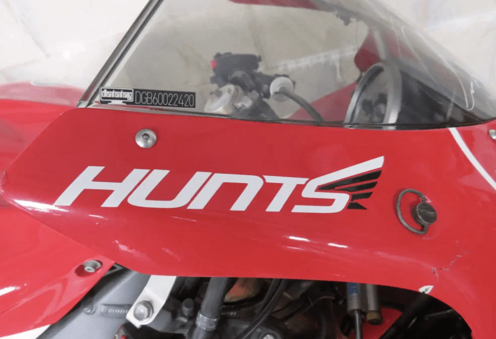 Ancienne moto de course Michael Dunlop construite par Hunts Motorcycle Racing. Crédit : commissaires-priseurs emblématiques.