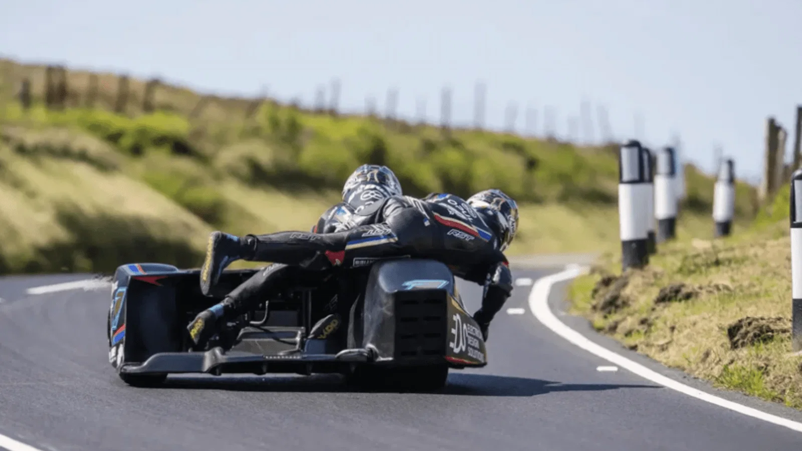Ryan et Callum Crowe au TT de l'île de Man 2026. Crédit : Île de Man TT.