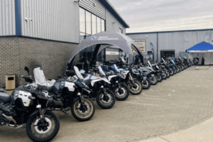 BMW Motorrad UK lance une nouvelle expérience de conduite haut de gamme à Donington Park