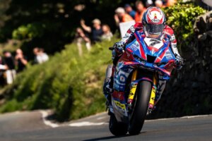 Les organisateurs du TT de l'île de Man annulent la première journée de course en raison des conditions météorologiques