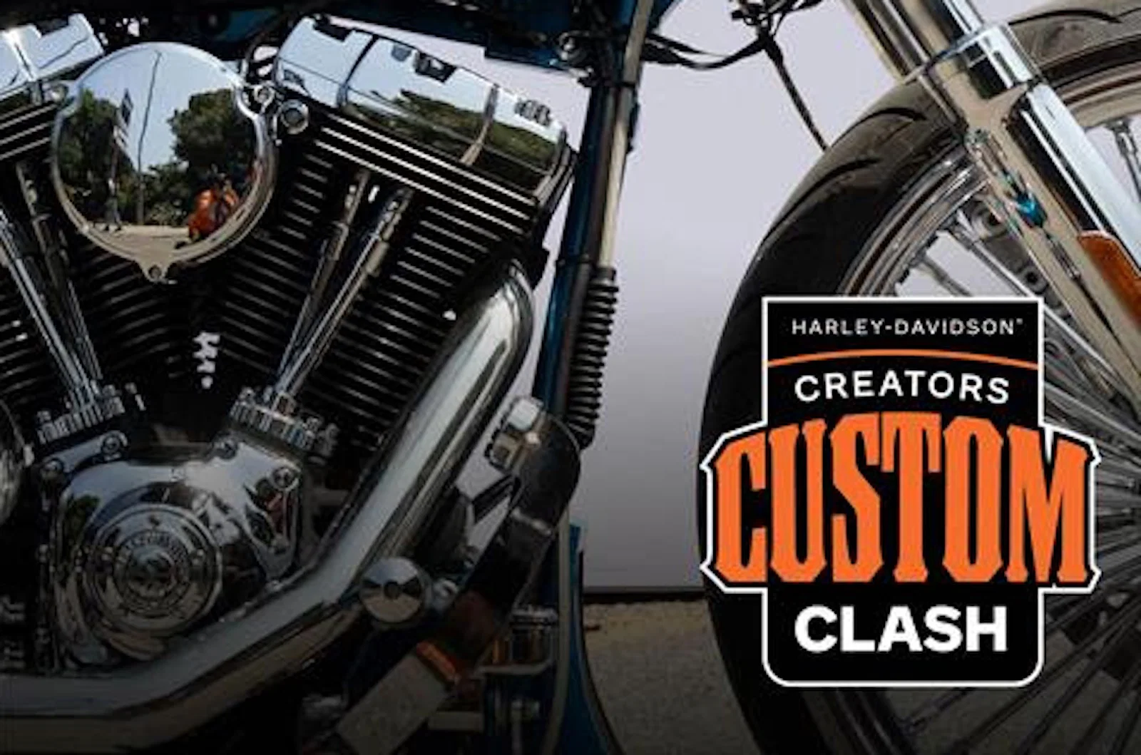 Un bicylindre en V Harley-Davidson avec le logo « Creators Custom Clash »