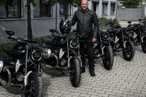 Le PDG de BMW, Markus Flasch, taquine le nouveau croiseur de gros calibre R20