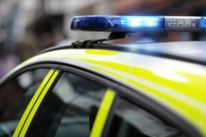 Un accident mortel de vélo électrique devant l'école entraîne une accusation d'homicide involontaire contre la mère du cycliste