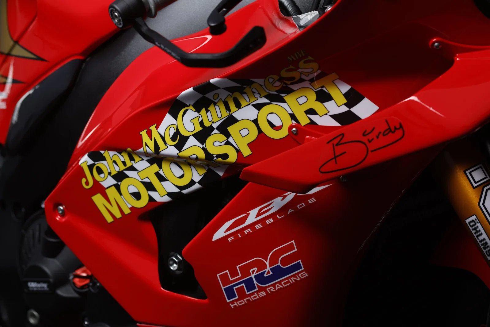 Carénage latéral du vélo John McGuinness TT en édition spéciale.